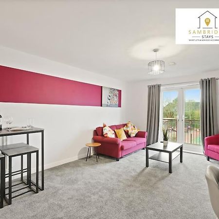 Aylesbury Central - 2 Bedroom Serviced Apt In Aylesbury By Sambridge Stays BUCKINGHAMSHIRE Exterior foto